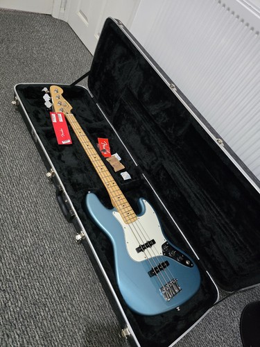Fender player series - series, bass